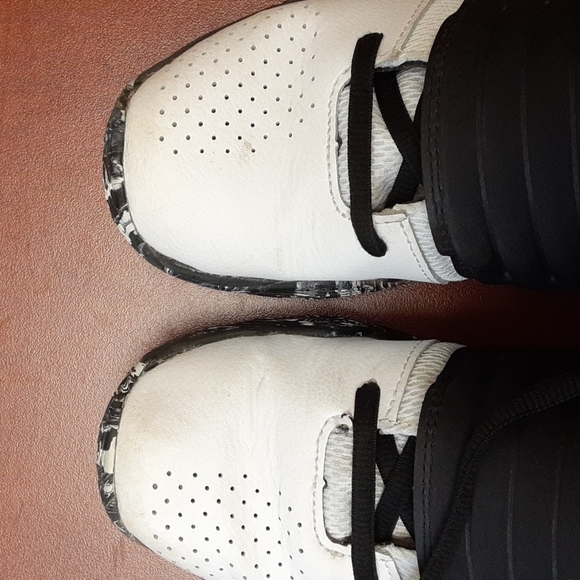 🎒 2/$30 👟 Under Armour Zone BB Youth Basketball Shoes Sz 3Y - Picture 8 of 11